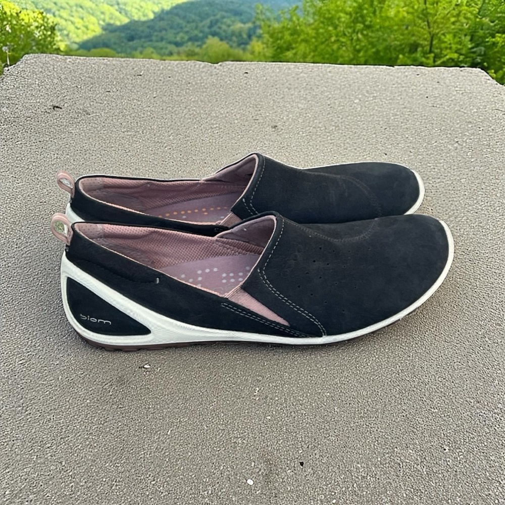 Ecco Women's Biom Black Leather Slip-On Shoes - Picture 3 of 8